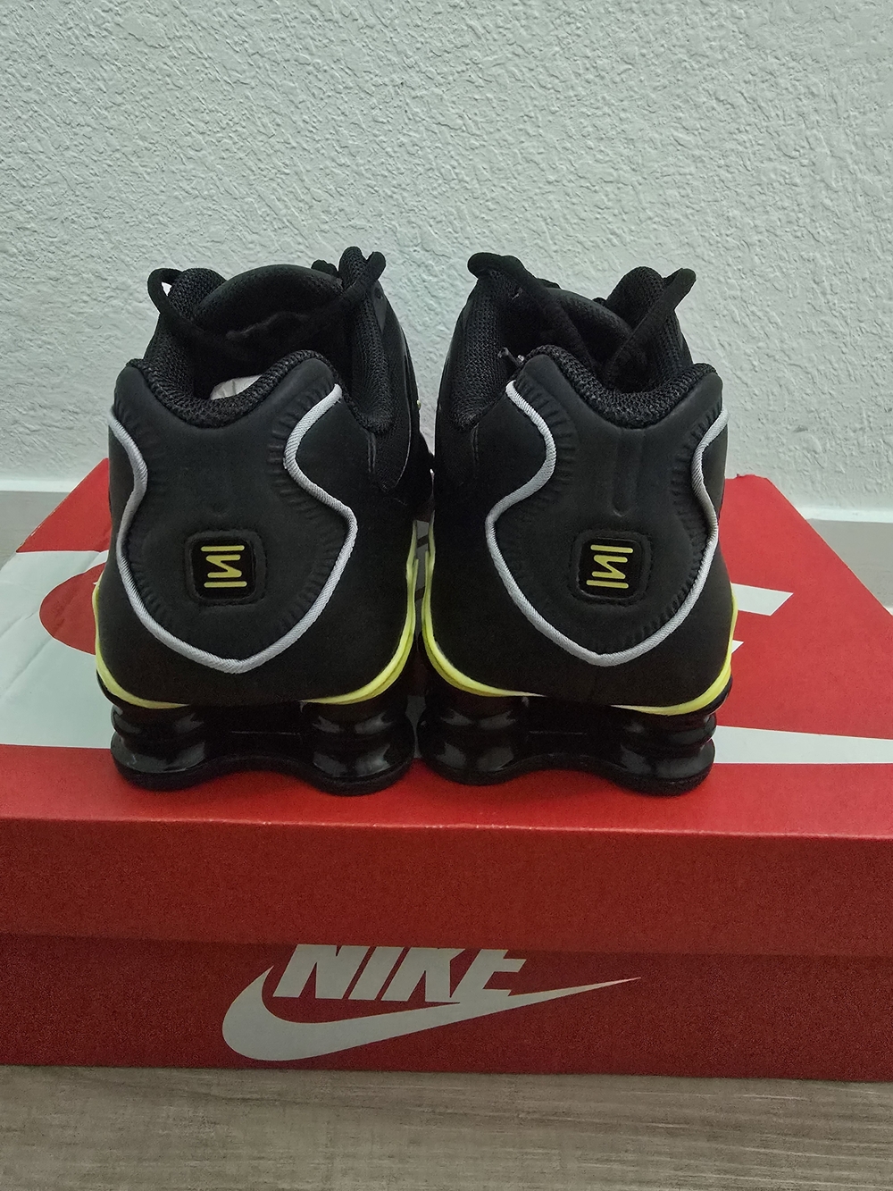 Nike Shox TL Black and Volt Running Shoes 8.5M/10W - Picture 5 of 6